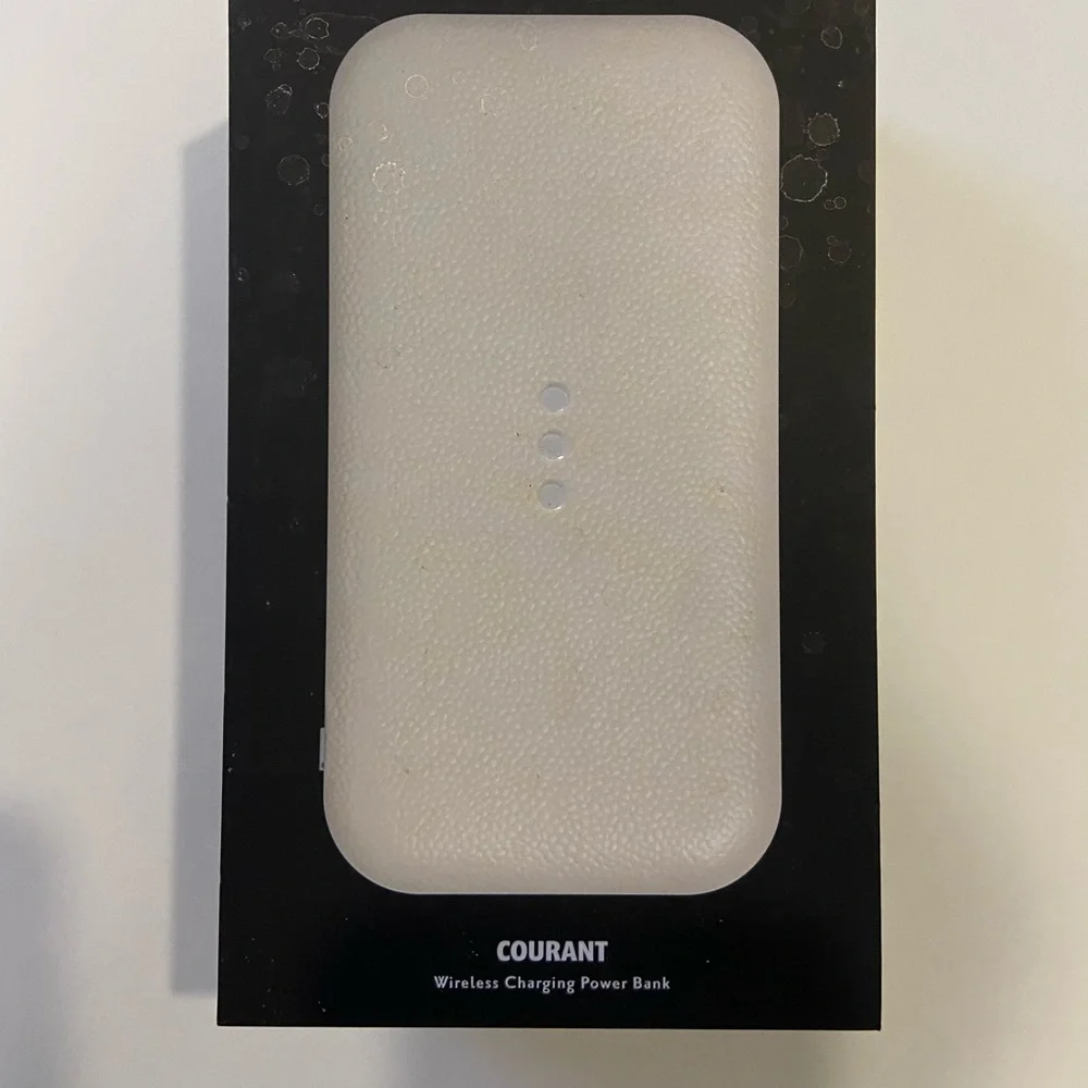 New in Box Courant Carry Wireless Charging Bank for Phones